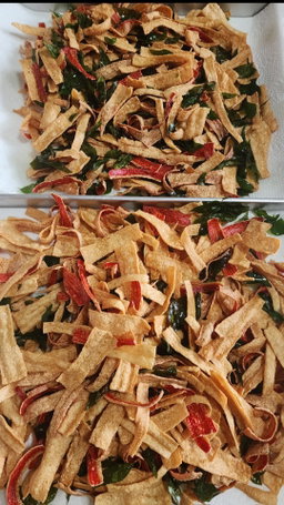 Fried crab sticks with curry leaves! 100g per tin!