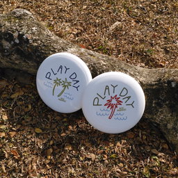 PLAY DAY frisbee 