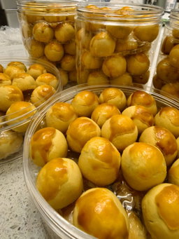 Premium Golden Pineapple Balls - Med Bottle
