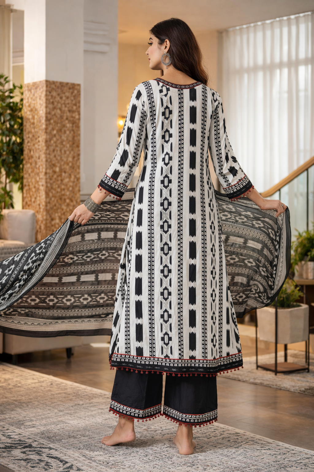Elegant Black & White Printed Suit Set_2