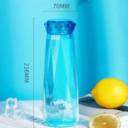 Bouteille d'eau en verre au design diamanté