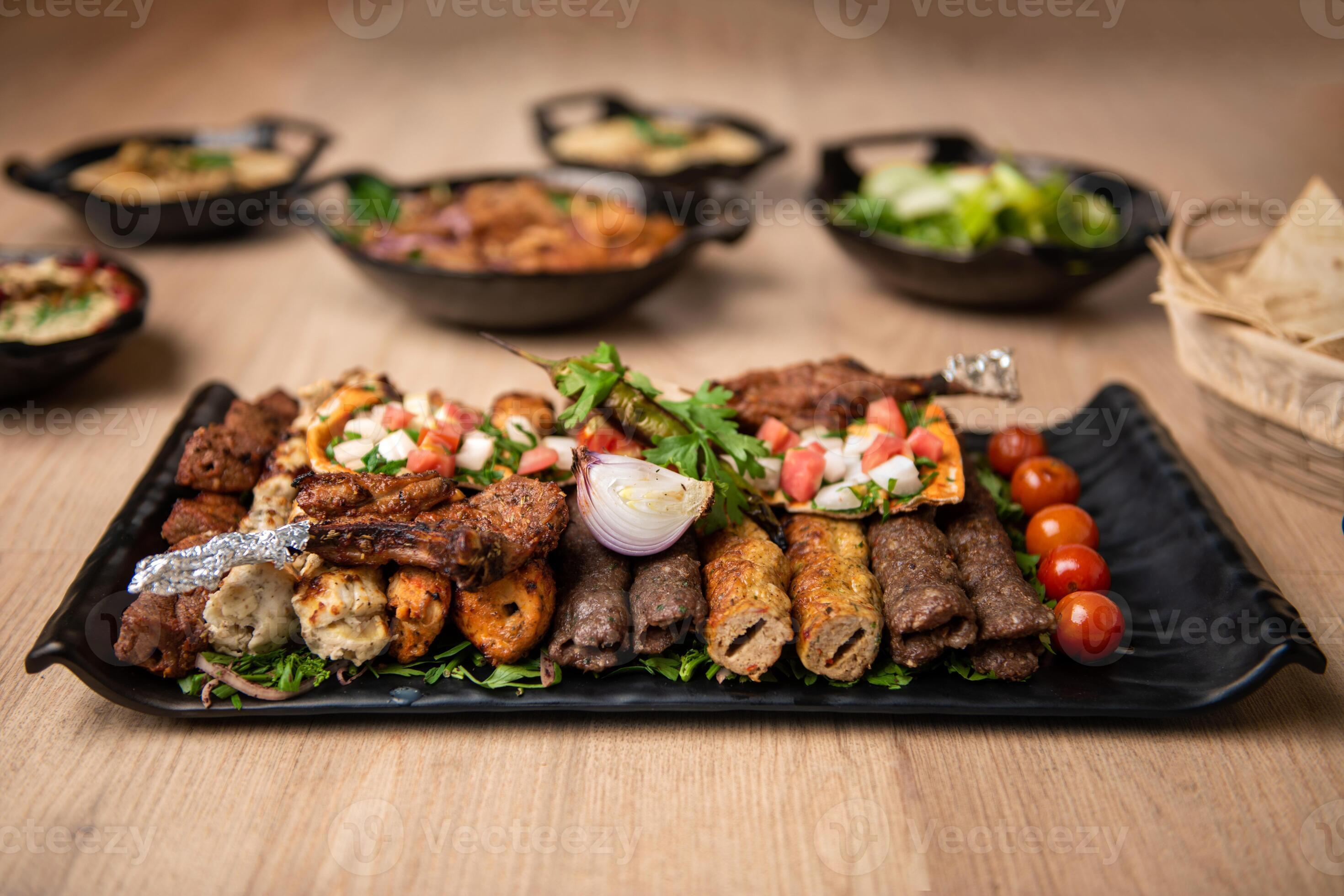 The Ultimate Platter ( 4 PAX), TANDOORI CHICKEN (1 LEG PCS), AFGANI CHICKEN ( 4 PCS), TANDOORI PRAWNS ( 4 PCS), CHICKEN SEEK KEBAB ( 150g), LAMB SEEK KEBAB ( 150g), FISH TIKKA ( 4 PCS), 2 GARLIC NAAN