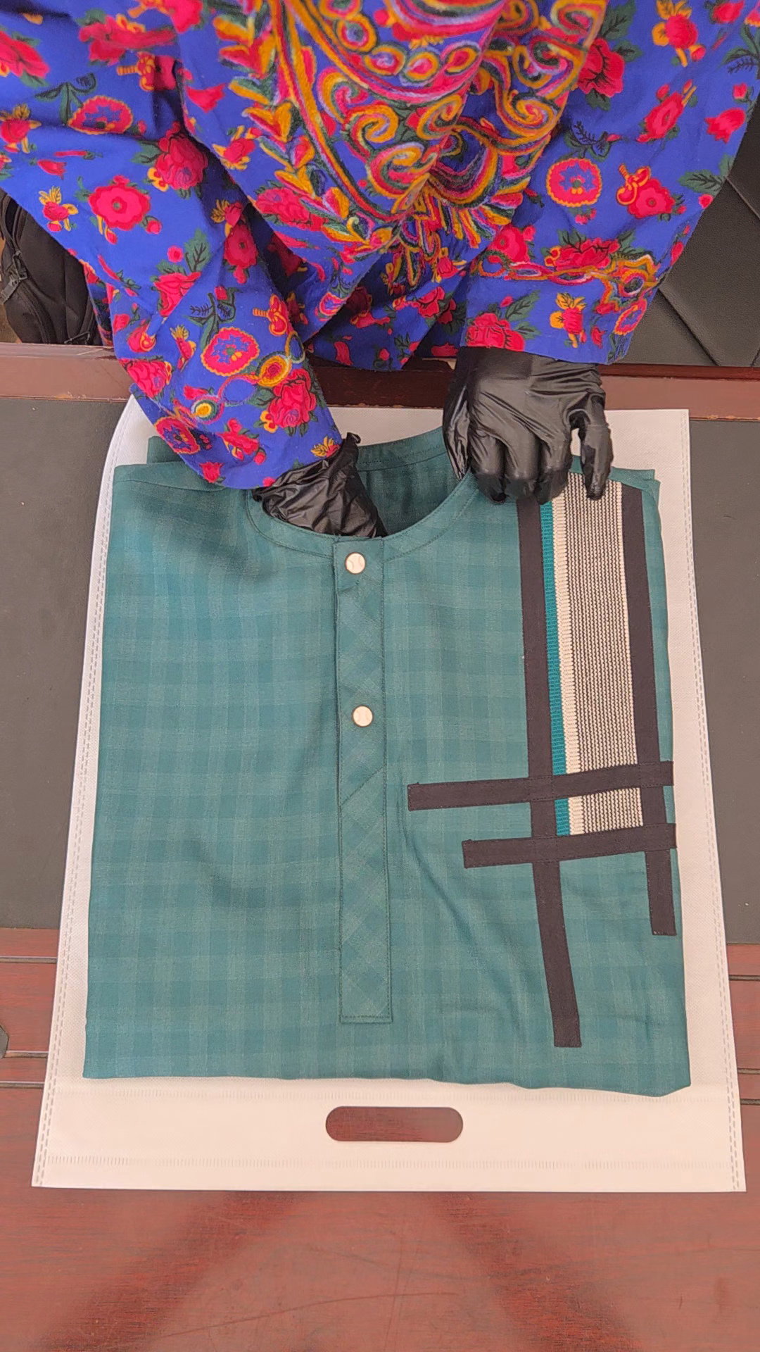 Chemise tradi-moderne à manches longues