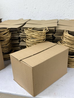 TAKEAWAY CARTONS - 8” x 8 x 4”  - ( 2 Liters round)