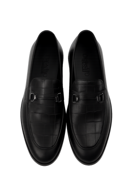 Crocodile-pattern shoes