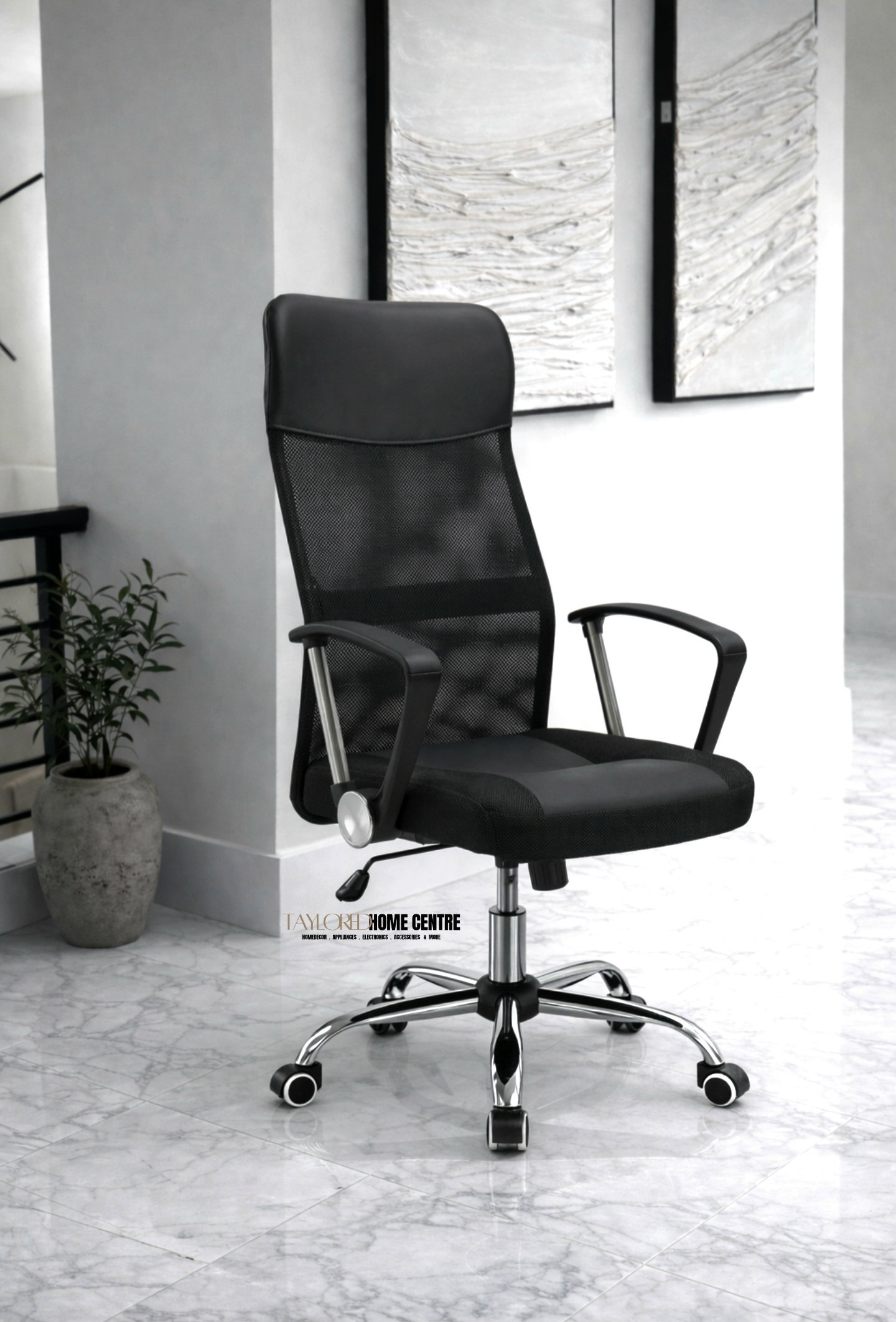 Comfortable mesh office chair: swivel, with armrests, headrest & S-backrest. Height-adjustable, black ergonomic swivel chair with castors_0