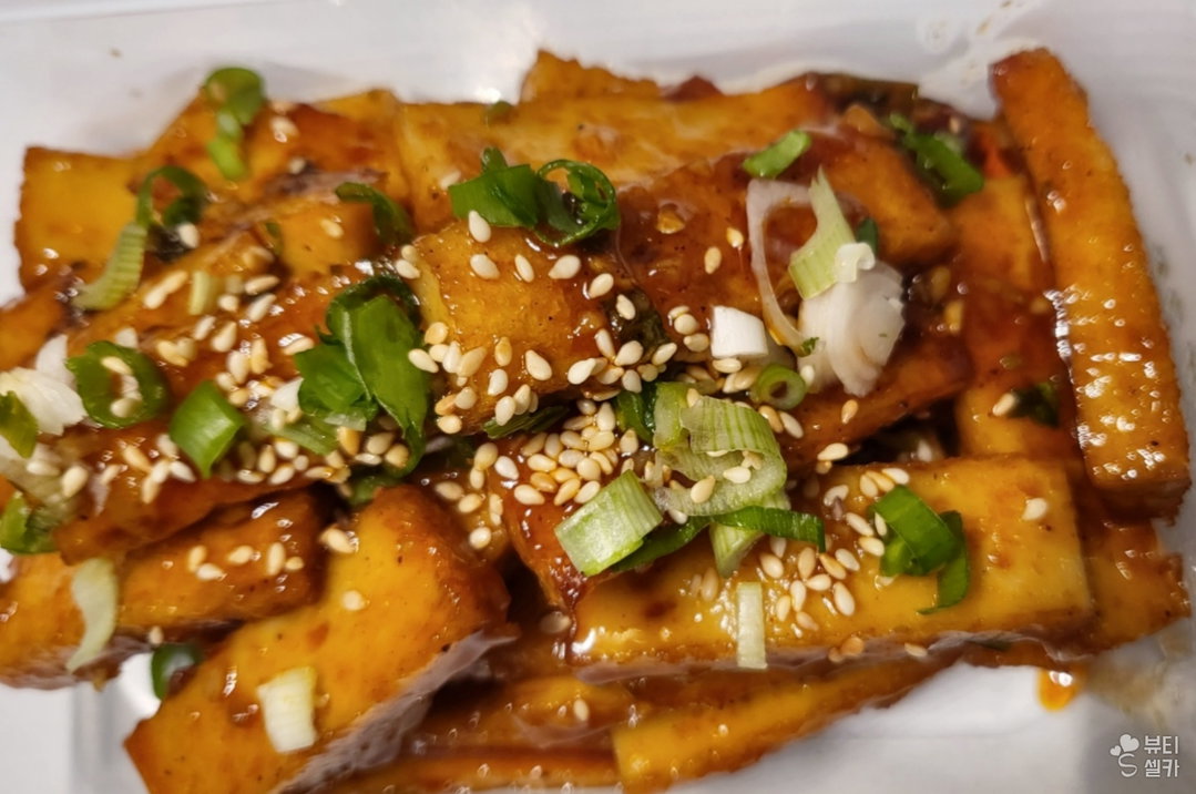 어묵볶음 Stir-fried fish cakes