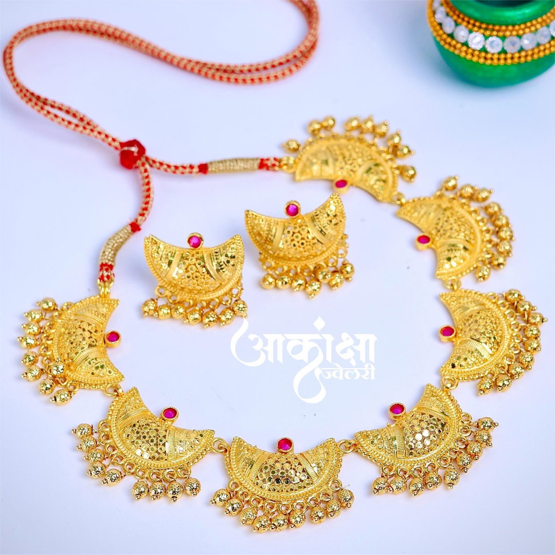Ardhchandrika Thushi