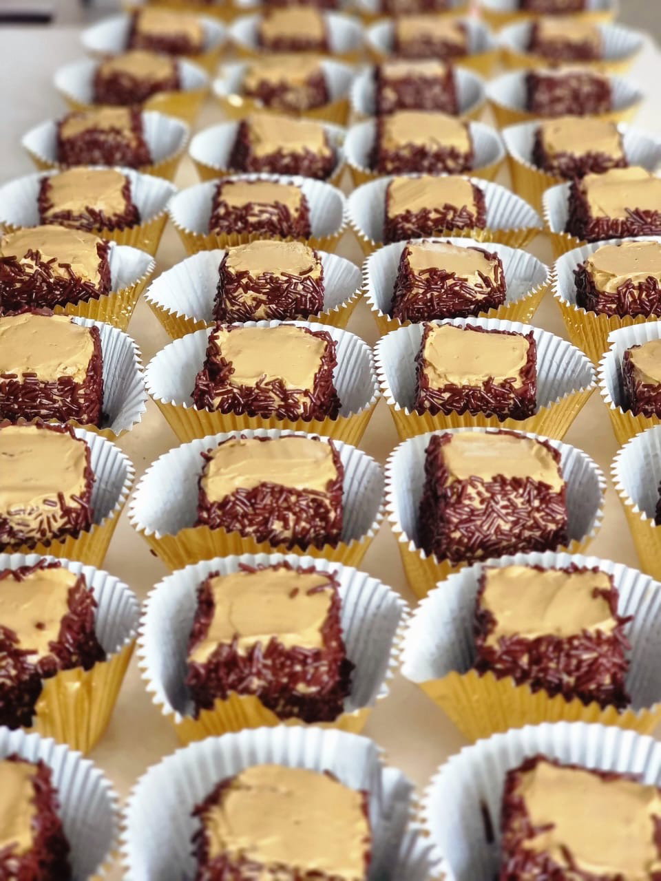 ʜᴀᴍᴘᴇʀs ᴍɪɴɪᴄᴀᴋᴇs ғᴏʀ ᴀɴɴɪᴠᴇʀsᴀʀʏ ᴇᴠᴇɴᴛs🍰 _1