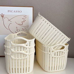 Plastic storage basket 