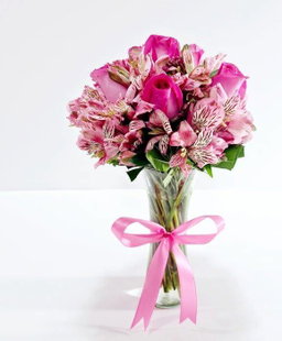 Arreglo con rosas y astromelias