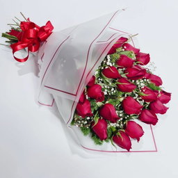 Ramo de rosas y gypsophylia 24 piezas