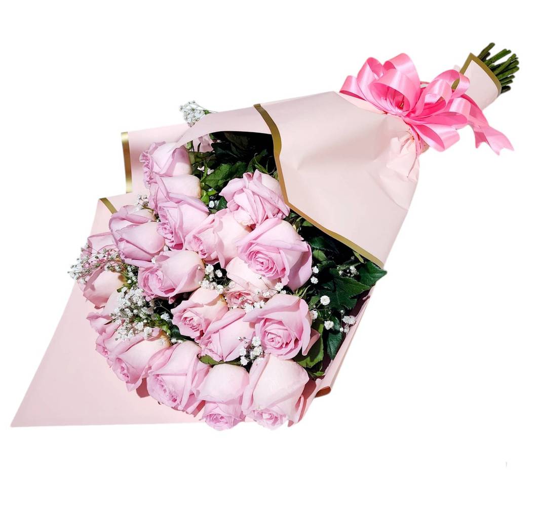 Ramo de 24 rosas color rosa claro con papel y moño_0