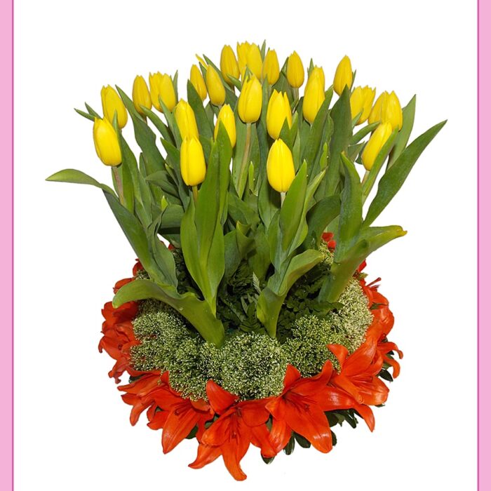 Arreglo de tulipanes amarillos en base de madera