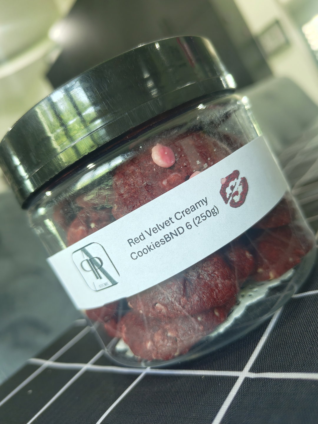Red Velvet Creamy Cookies