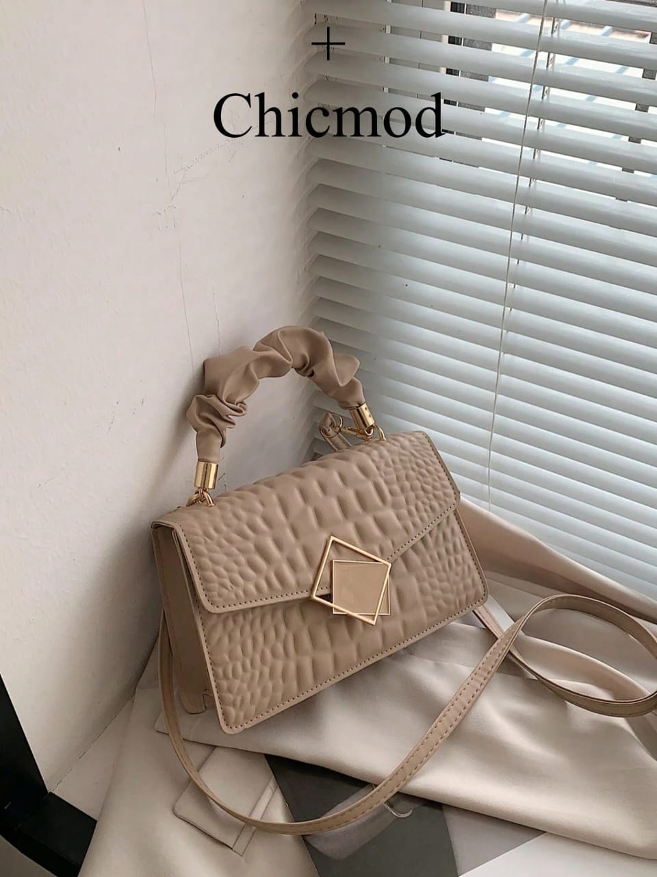 Fashionable Solid Color Crease Hand Bag, Cloud Bag, Crinkle Bag, Crocodile Print, Large Capacity, Stylish Women Handbag, Suitable For Shopping, Wallet, Shopping, Young Women, College Students, Newbies, White-Collar Workers. Ideal For Office, University, Work, Business, Commuting, Outdoor Activities, Travel And Outing_16
