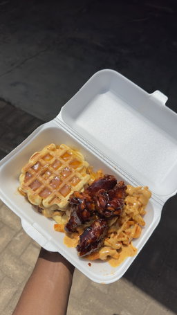 Waffle burger+Regular Fries +Four Wings