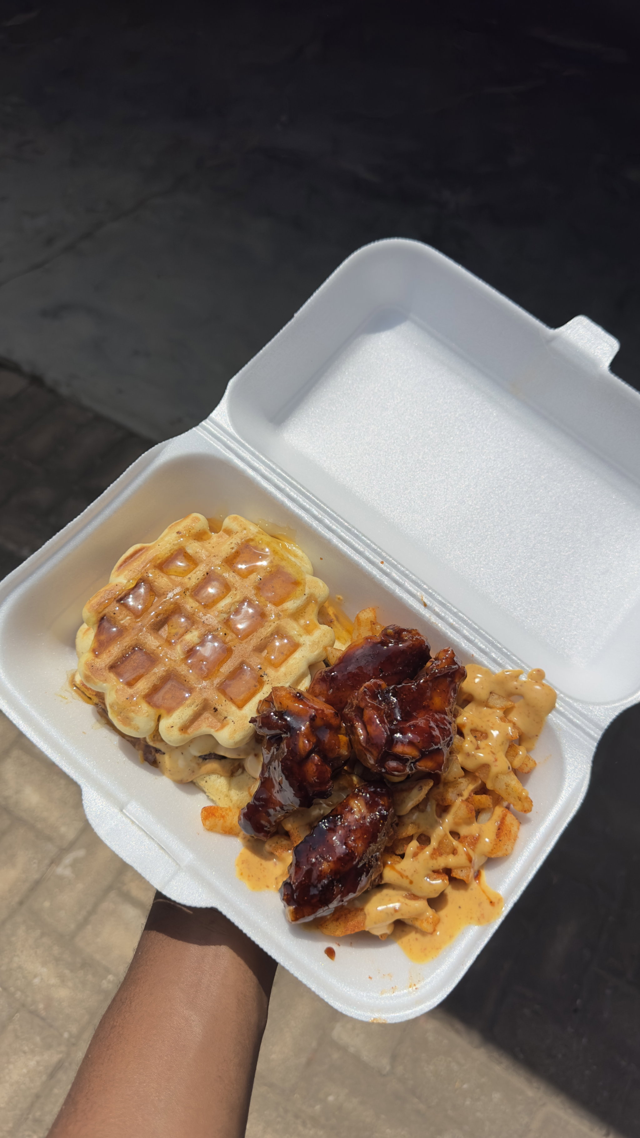 Waffle burger+Regular Fries +Four Wings_1