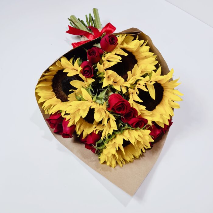 Ramo de 5 girasoles 10 rosas rojas