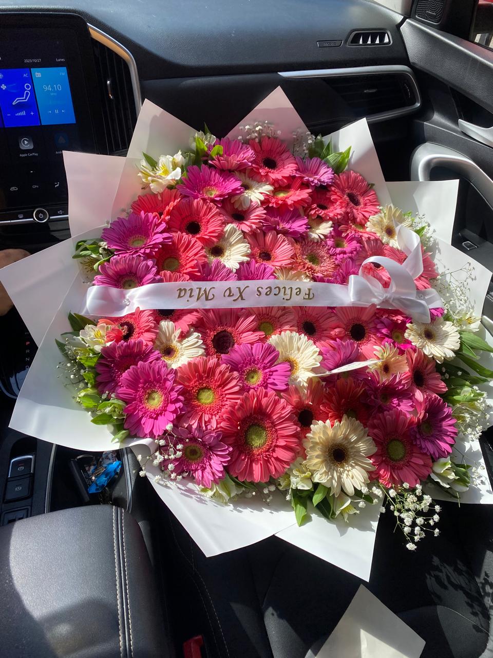 Maxi 50 gerberas con listón _0