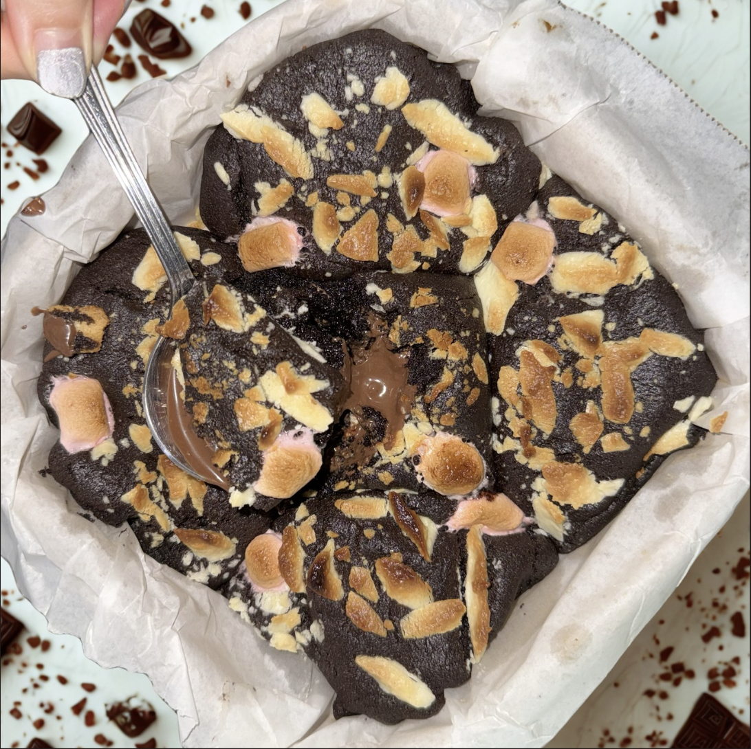 Scoopable Nutella Stuffed Hot Cocoa Cookie Pies_0