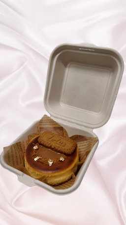 Biscoff Bento Burnt Basque Cheesecake 4 Inch