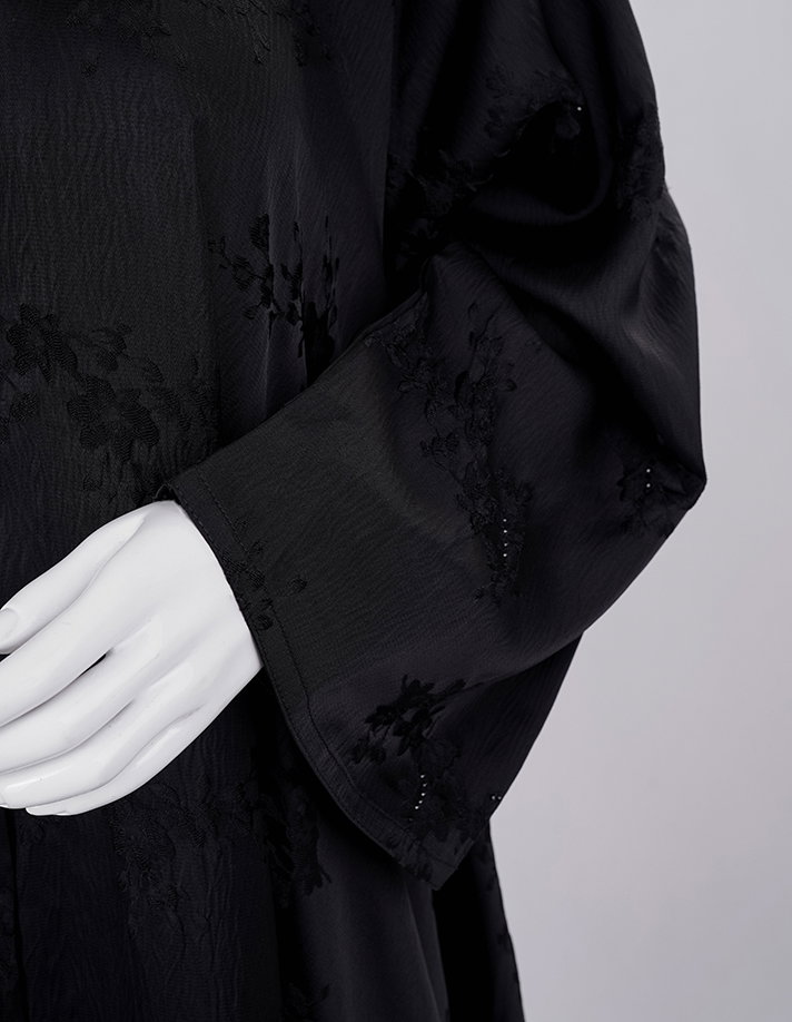 Velvet Bloom Textured Black Abaya_1