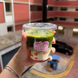 strawberry matcha latte 