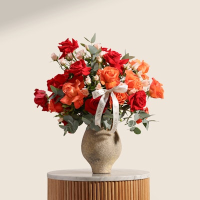 Nature’s Poise Roses Vase_0