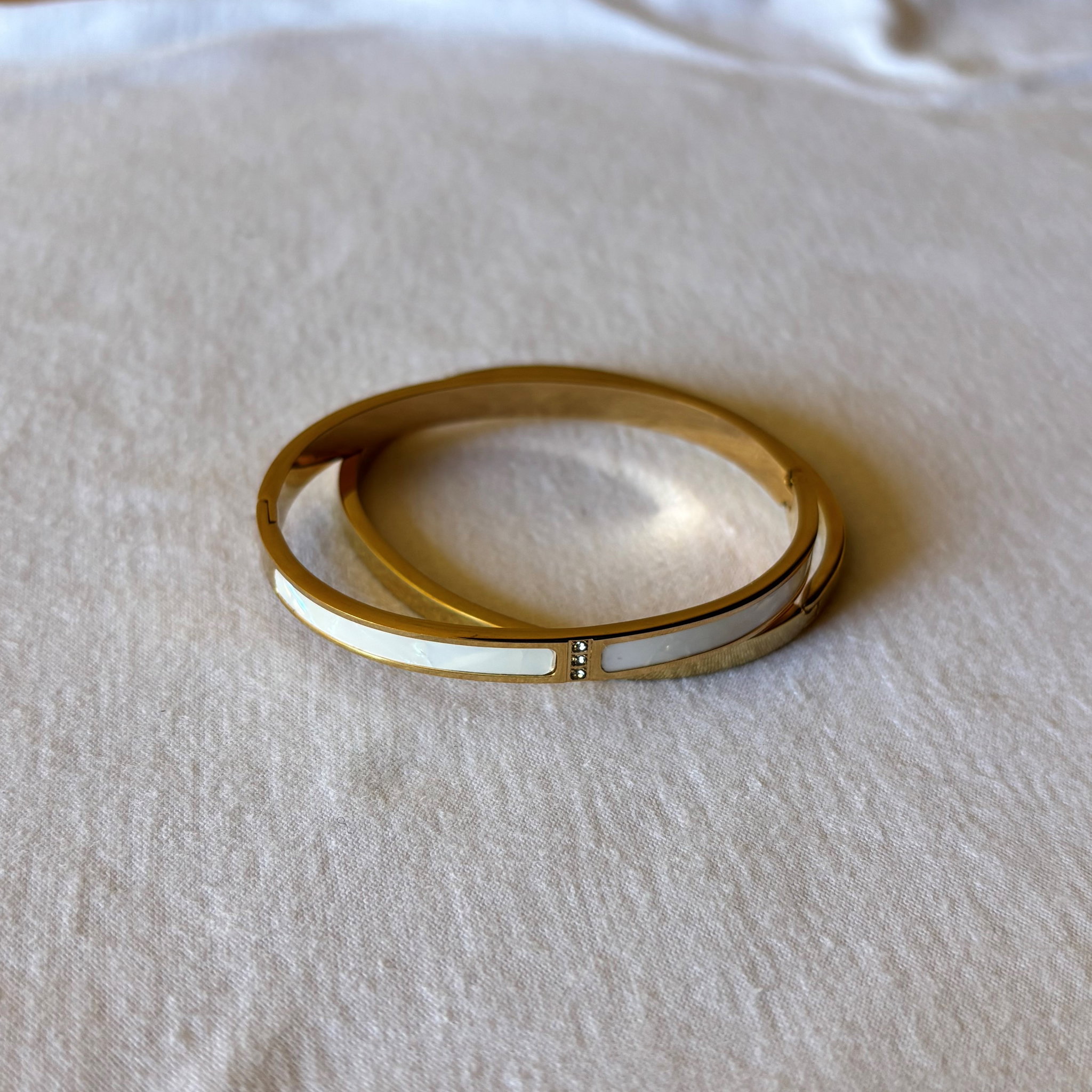 Gold Clasp Bangle_0
