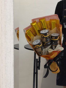 清明啤酒香烟花束  