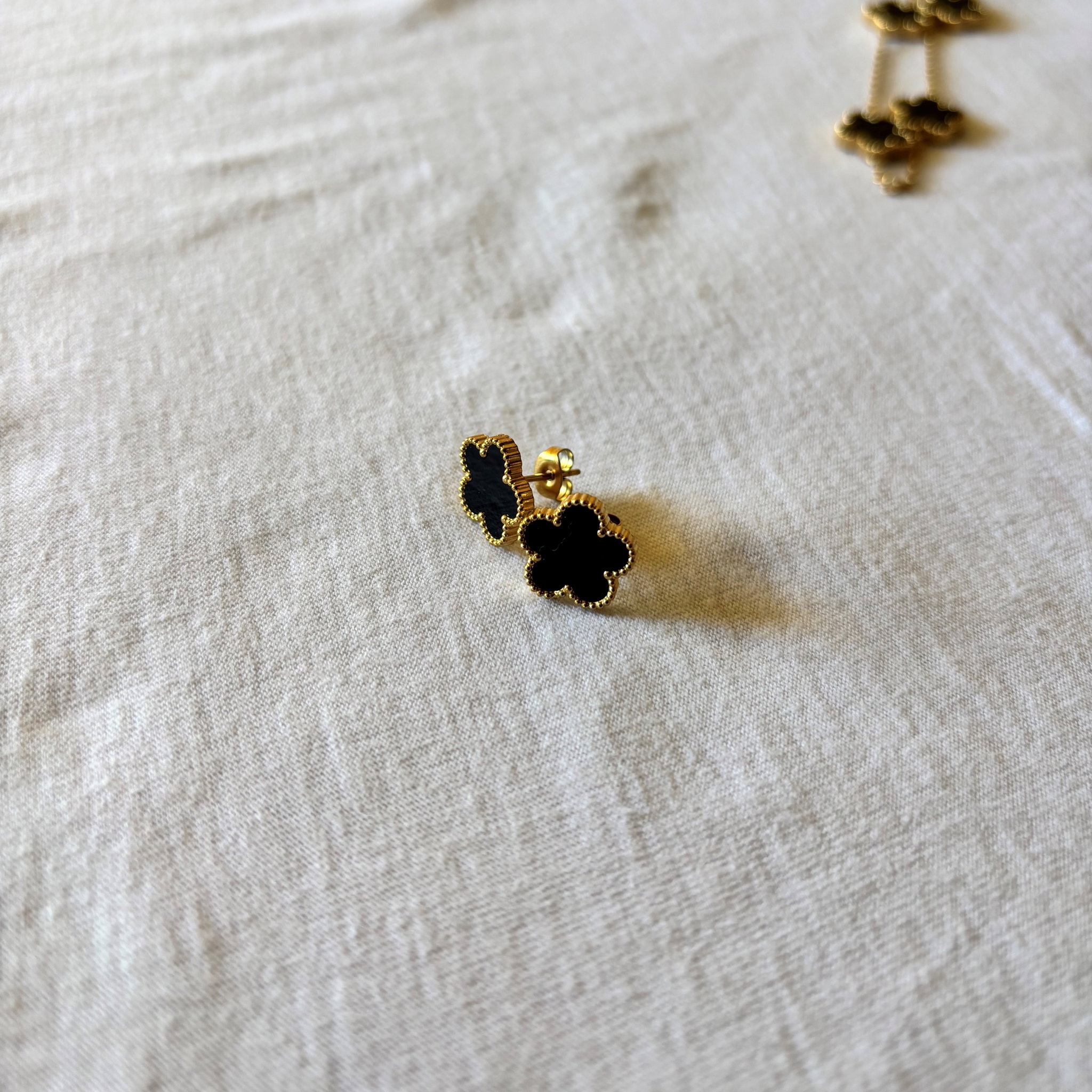 Black Verity Clover Earrings_0