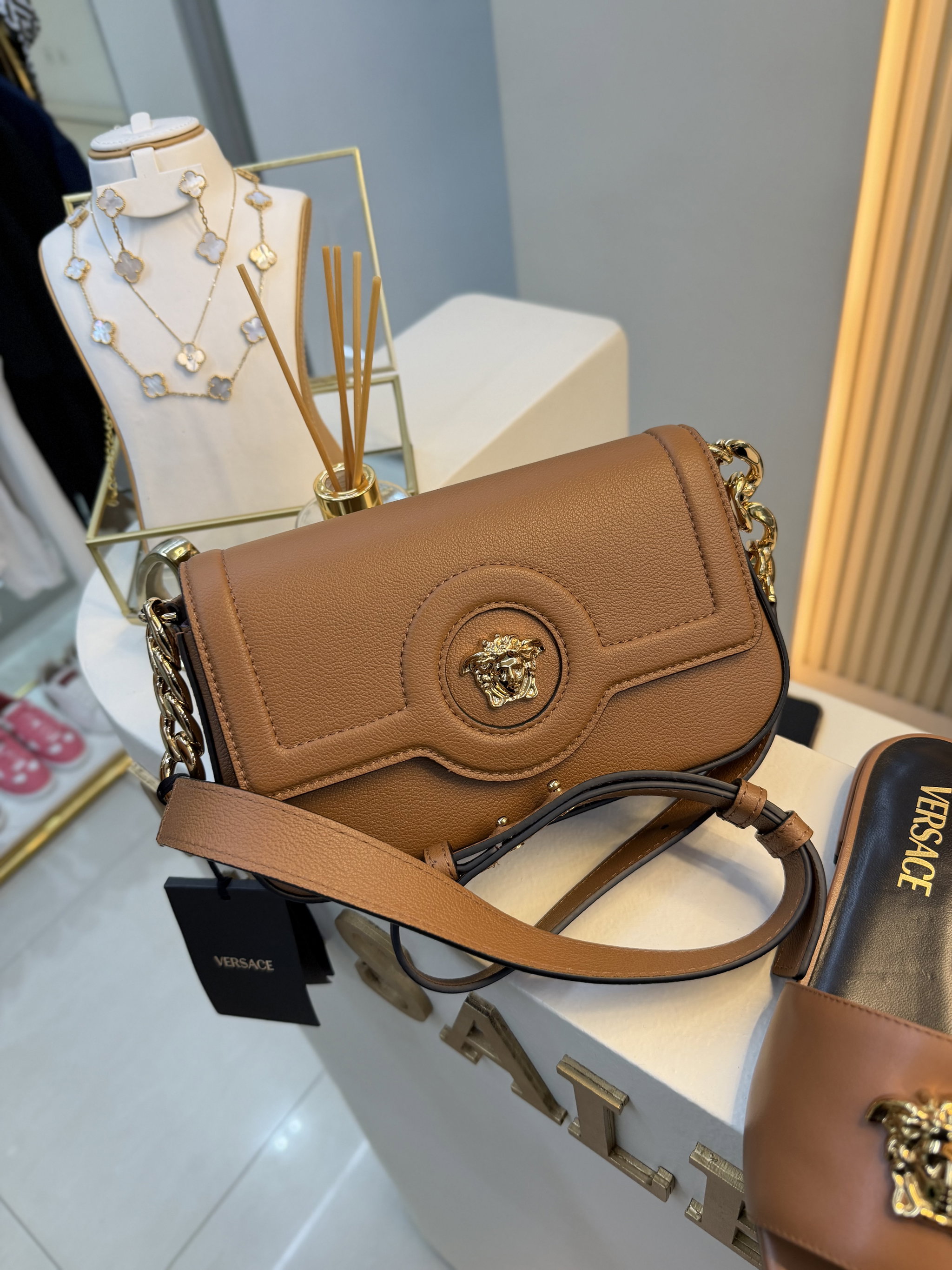 Bolsa média Versace lá medusa _9