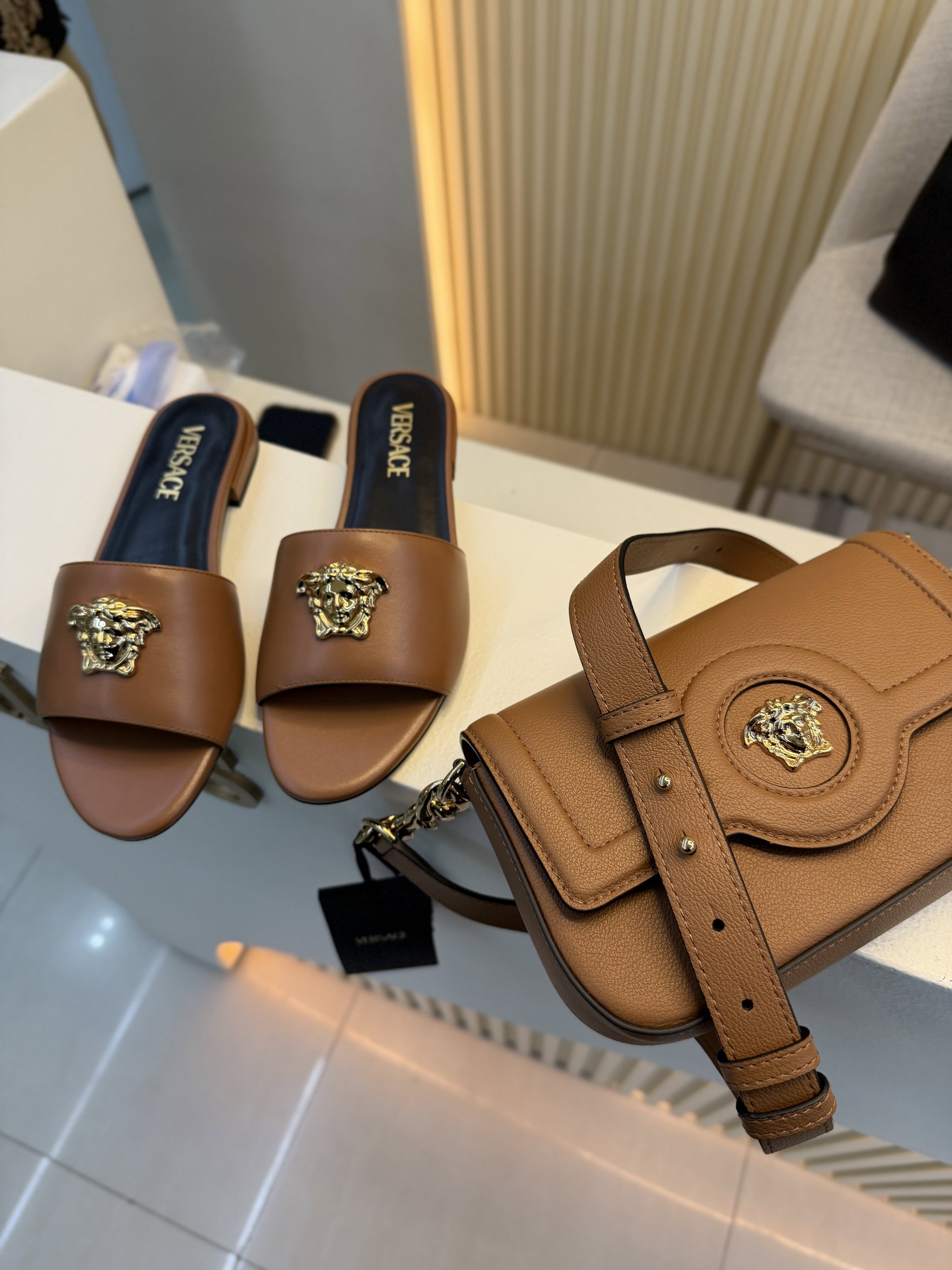 Bolsa média Versace lá medusa _10