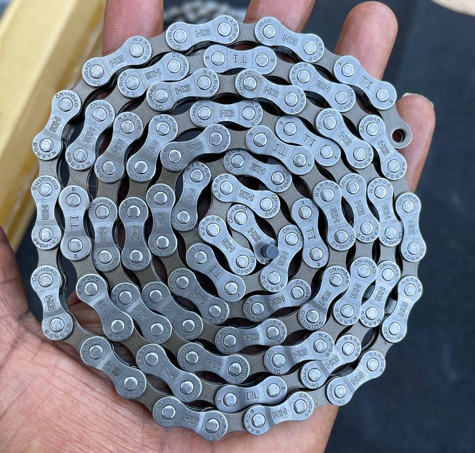 Shimano CN-HG40 (6, 7, 8-Speed Chain)_0