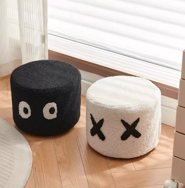 10700093 - BIG EYES LOW STOOL
