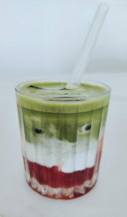 Strawberry Matcha (iced) 