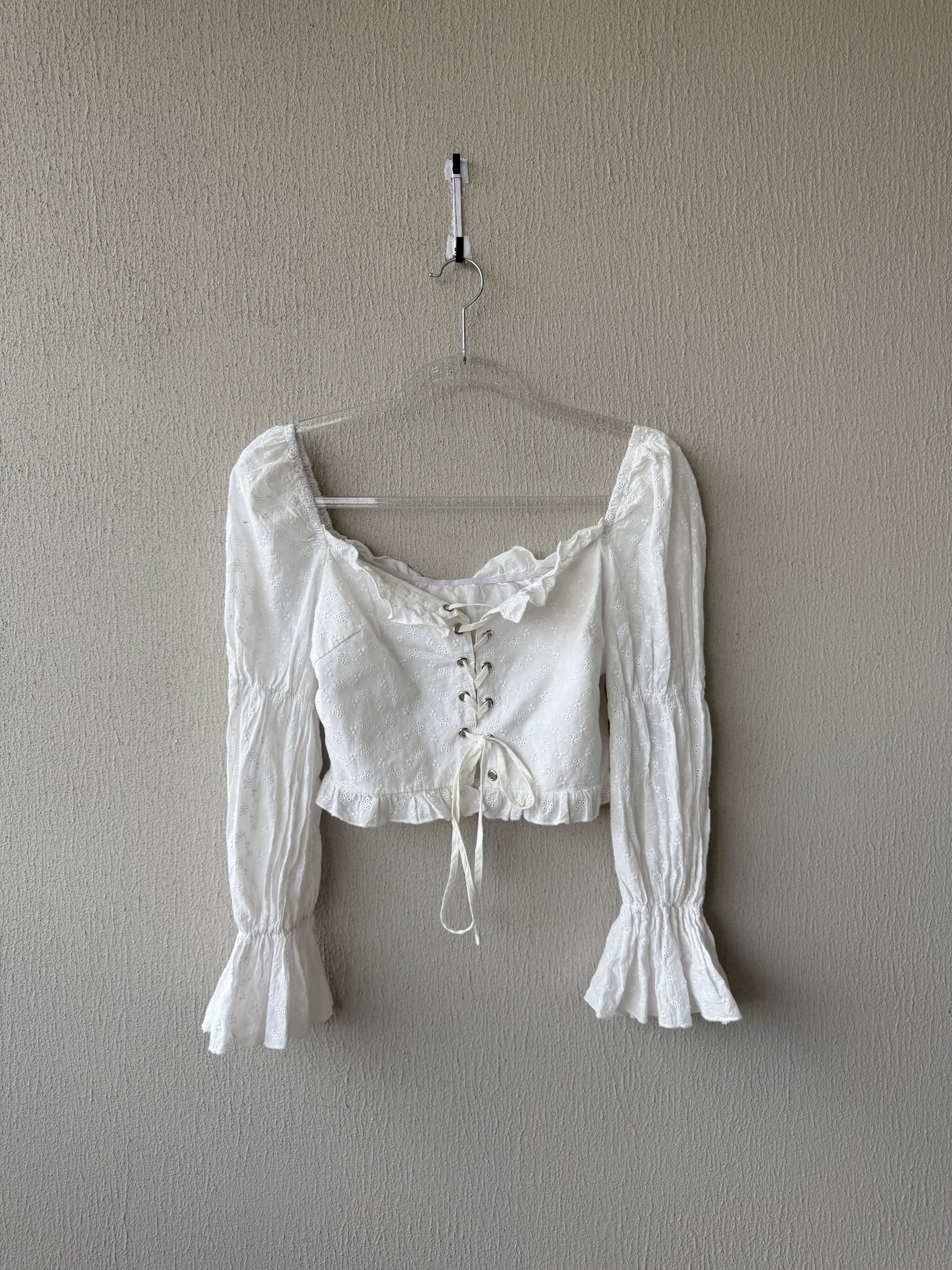 Blusa blanca mangas largas_0