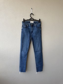 Jean Jazmín Chebar - Modelo Skinny con Ruedo Deshilachado