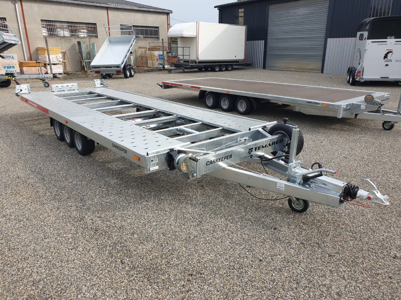 Remolque para transporte de coches Temared Carkeeper New 5820 – 3 ejes, plataforma basculante_2