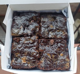 Caramel brownie box