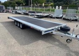 Remolque de plataforma BJT Connect – 3 ejes (3,5 t)
