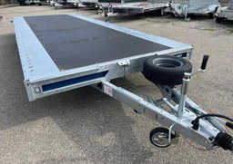 Remolque de plataforma BJT Connect – 3 ejes (3,5 t)