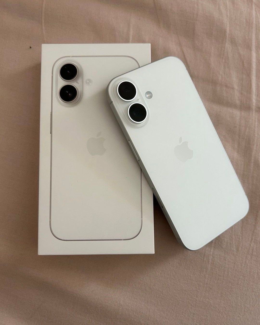 iPhone 16 Plus - White
