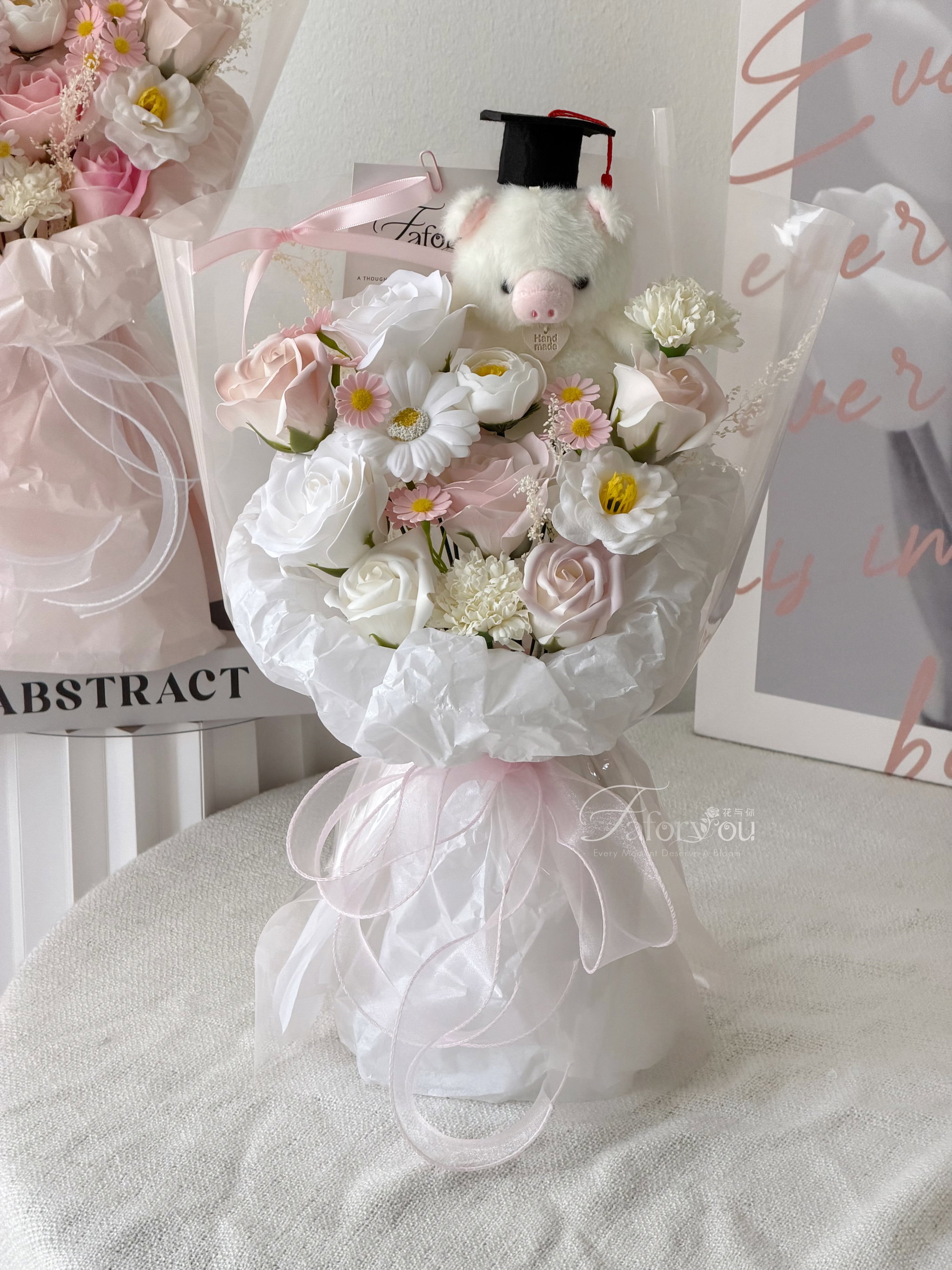 Graduation Piggy Soap Flower Bouquet _0