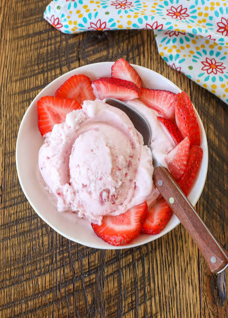 Vanilla strawberry ice cream cup 100ml_0
