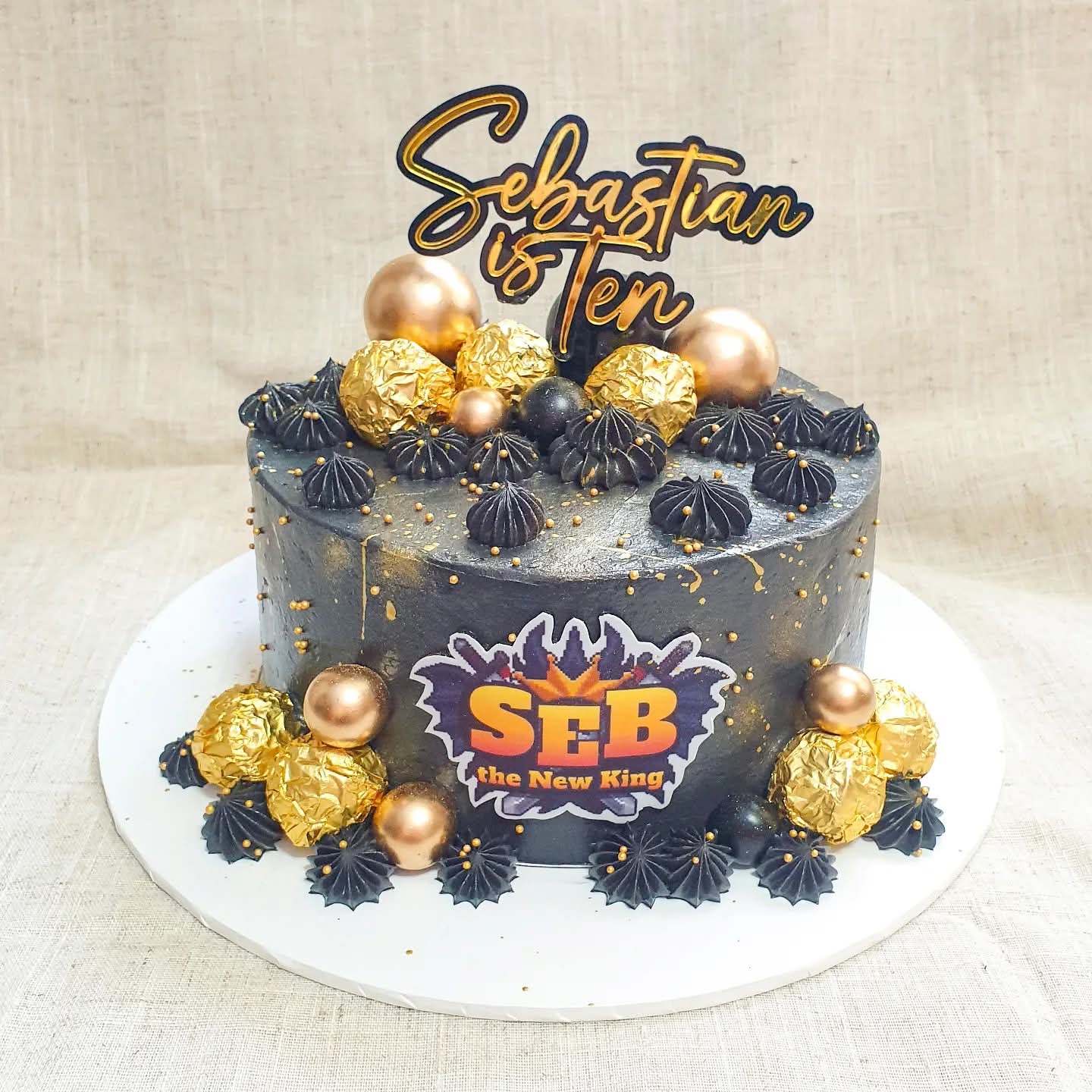 Black & Gold Luxe Cake_0