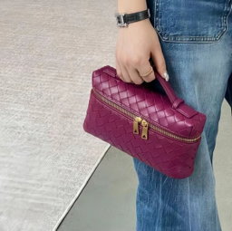 7012 - Woven Vanity Bag 
