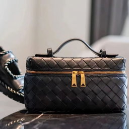 7012 - Woven Vanity Bag 