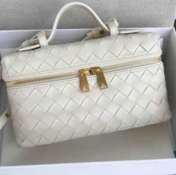 7012 - Woven Vanity Bag 